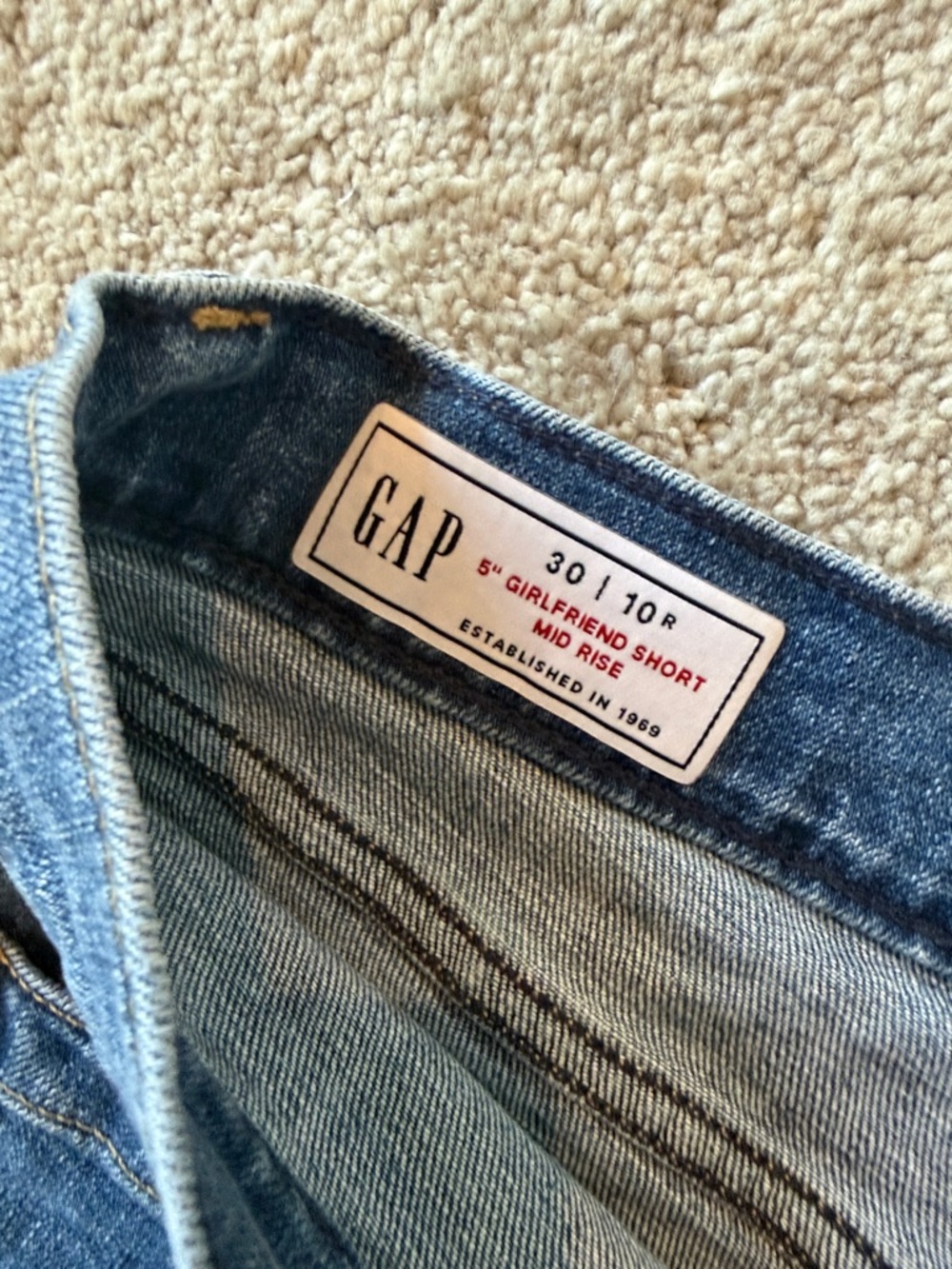 GAP Button Fly Denim 8" Girlfriend Mid-rise Shorts Size 10 - Picture 5 of 7